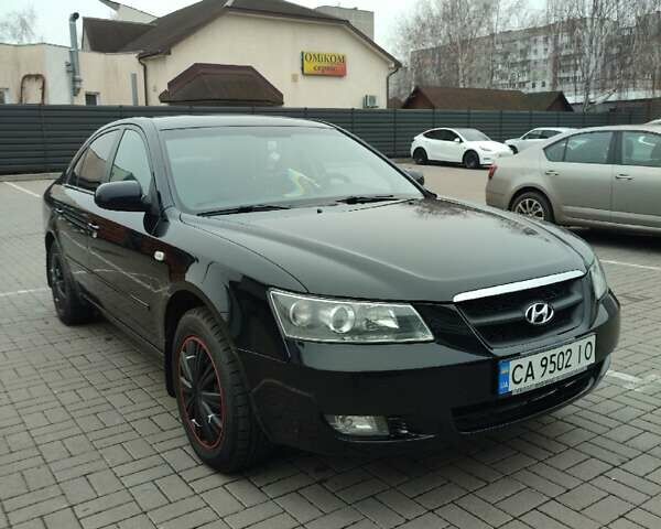 Черный Хендай Соната, объемом двигателя 2 л и пробегом 244 тыс. км за 6000 $, фото 2 на Automoto.ua