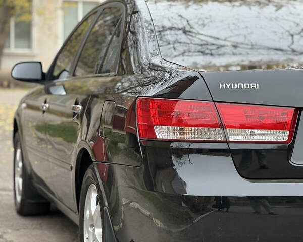 Чорний Хендай Соната, об'ємом двигуна 2 л та пробігом 266 тис. км за 6500 $, фото 10 на Automoto.ua