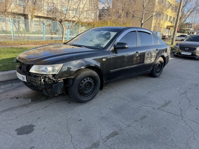 Чорний Хендай Соната, об'ємом двигуна 2 л та пробігом 240 тис. км за 1999 $, фото 3 на Automoto.ua