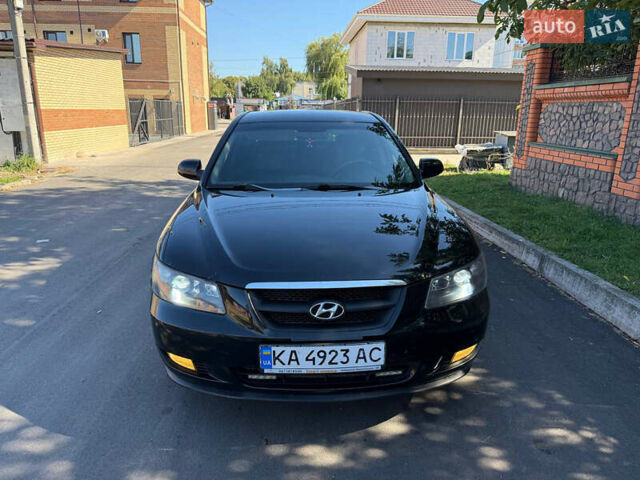 Черный Хендай Соната, объемом двигателя 2 л и пробегом 259 тыс. км за 5199 $, фото 1 на Automoto.ua
