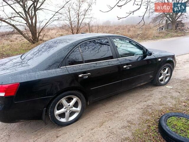 Черный Хендай Соната, объемом двигателя 2.4 л и пробегом 350 тыс. км за 7000 $, фото 8 на Automoto.ua