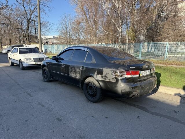 Чорний Хендай Соната, об'ємом двигуна 2 л та пробігом 240 тис. км за 1999 $, фото 2 на Automoto.ua