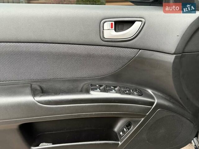 Черный Хендай Соната, объемом двигателя 2 л и пробегом 217 тыс. км за 6200 $, фото 41 на Automoto.ua