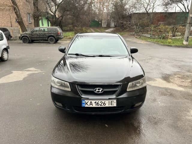 Чорний Хендай Соната, об'ємом двигуна 2 л та пробігом 280 тис. км за 4300 $, фото 1 на Automoto.ua