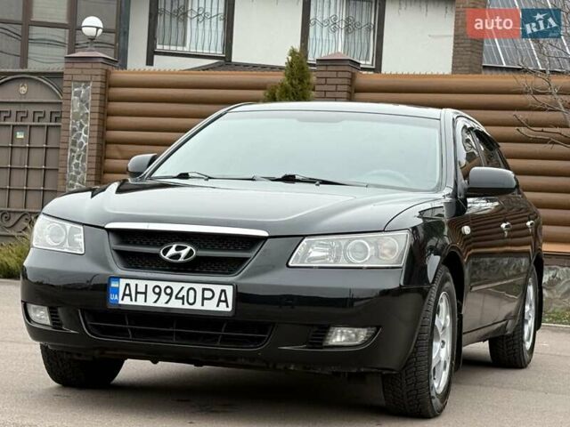 Черный Хендай Соната, объемом двигателя 2 л и пробегом 217 тыс. км за 6200 $, фото 1 на Automoto.ua