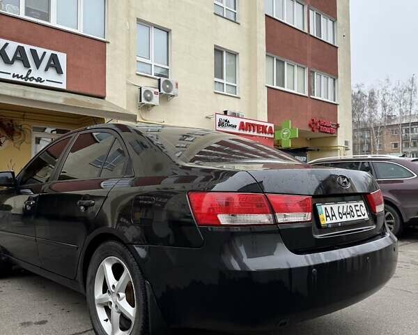Черный Хендай Соната, объемом двигателя 2.4 л и пробегом 214 тыс. км за 7000 $, фото 4 на Automoto.ua