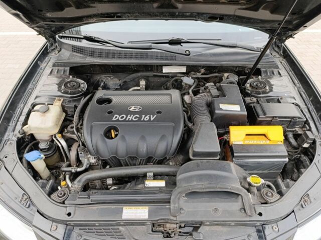 Черный Хендай Соната, объемом двигателя 2 л и пробегом 242 тыс. км за 5750 $, фото 9 на Automoto.ua