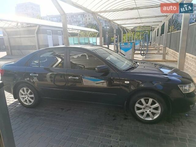 Чорний Хендай Соната, об'ємом двигуна 2 л та пробігом 293 тис. км за 5800 $, фото 5 на Automoto.ua