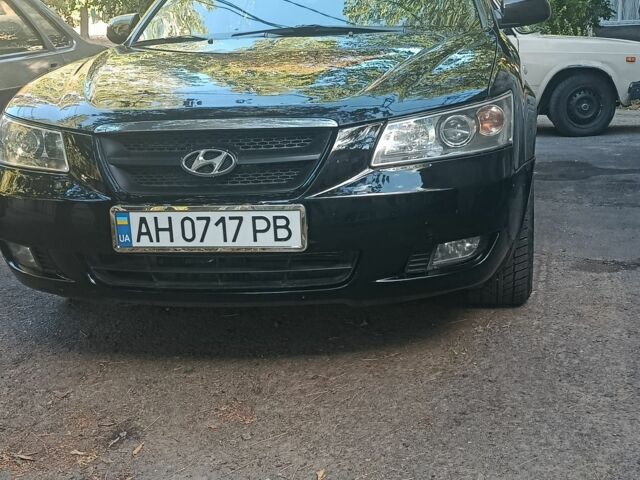 Черный Хендай Соната, объемом двигателя 2 л и пробегом 293 тыс. км за 6200 $, фото 1 на Automoto.ua