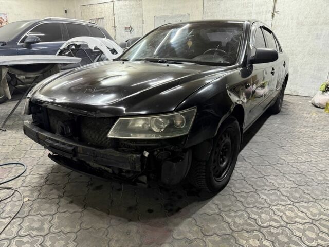 Чорний Хендай Соната, об'ємом двигуна 2 л та пробігом 240 тис. км за 1999 $, фото 4 на Automoto.ua