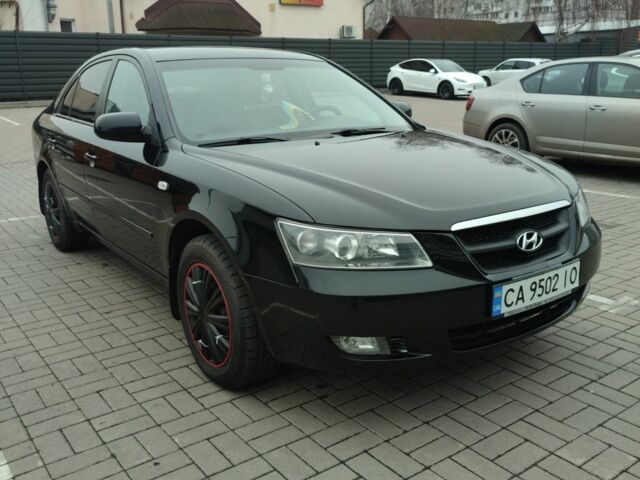 Черный Хендай Соната, объемом двигателя 2 л и пробегом 244 тыс. км за 6000 $, фото 2 на Automoto.ua