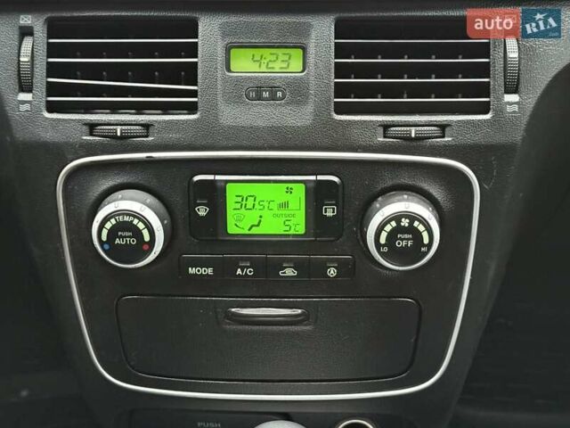 Черный Хендай Соната, объемом двигателя 2 л и пробегом 217 тыс. км за 6200 $, фото 56 на Automoto.ua