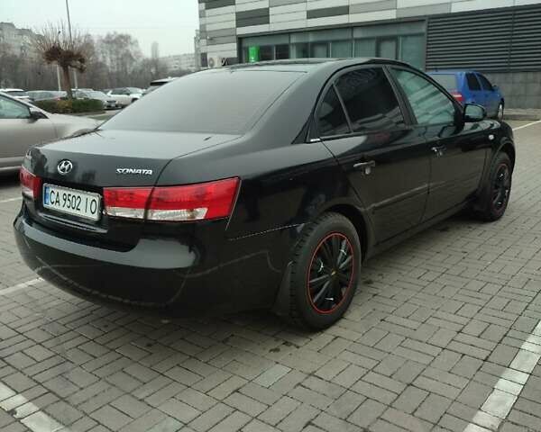 Черный Хендай Соната, объемом двигателя 2 л и пробегом 244 тыс. км за 6000 $, фото 3 на Automoto.ua