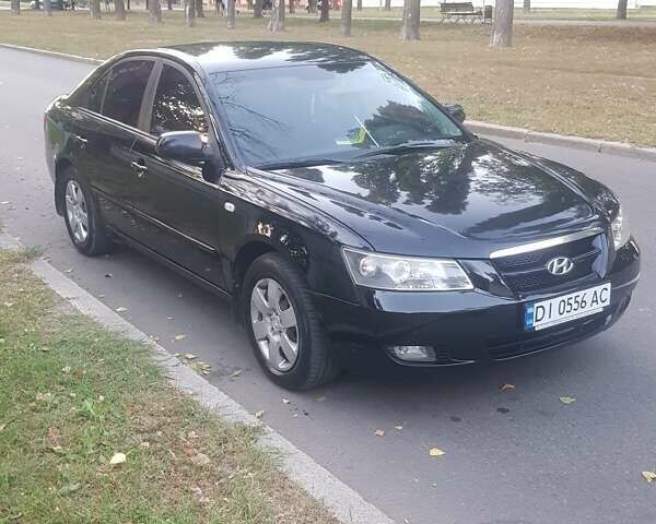 Черный Хендай Соната, объемом двигателя 2 л и пробегом 274 тыс. км за 5500 $, фото 5 на Automoto.ua