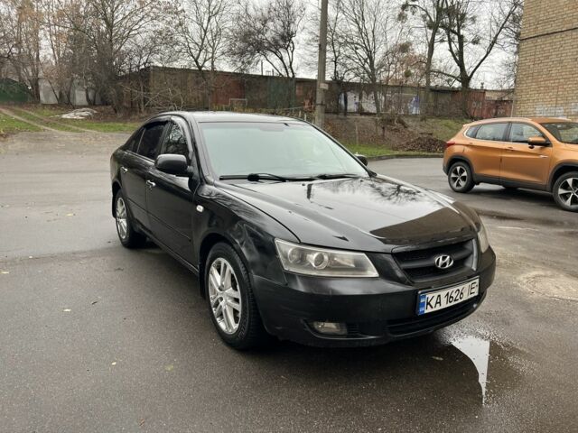 Чорний Хендай Соната, об'ємом двигуна 2 л та пробігом 280 тис. км за 4300 $, фото 2 на Automoto.ua