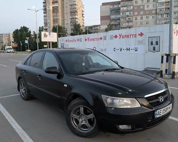 Чорний Хендай Соната, об'ємом двигуна 2 л та пробігом 304 тис. км за 5300 $, фото 2 на Automoto.ua