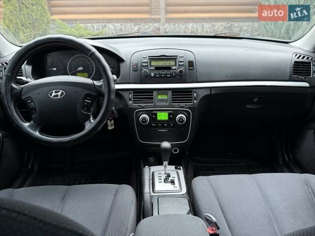 Черный Хендай Соната, объемом двигателя 2 л и пробегом 217 тыс. км за 6200 $, фото 51 на Automoto.ua
