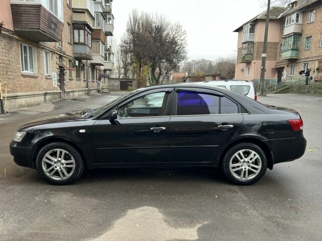 Чорний Хендай Соната, об'ємом двигуна 2 л та пробігом 280 тис. км за 4300 $, фото 7 на Automoto.ua
