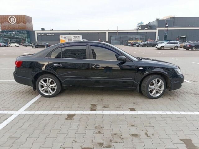 Черный Хендай Соната, объемом двигателя 2 л и пробегом 242 тыс. км за 5750 $, фото 1 на Automoto.ua