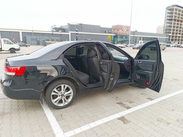 Черный Хендай Соната, объемом двигателя 2 л и пробегом 242 тыс. км за 5750 $, фото 21 на Automoto.ua