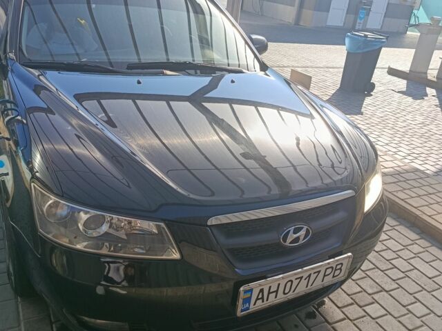 Черный Хендай Соната, объемом двигателя 2 л и пробегом 293 тыс. км за 6200 $, фото 5 на Automoto.ua