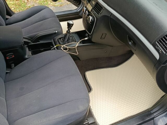 Черный Хендай Соната, объемом двигателя 2 л и пробегом 293 тыс. км за 6200 $, фото 7 на Automoto.ua