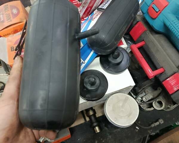 Чорний Хендай Соната, об'ємом двигуна 2 л та пробігом 293 тис. км за 5800 $, фото 9 на Automoto.ua