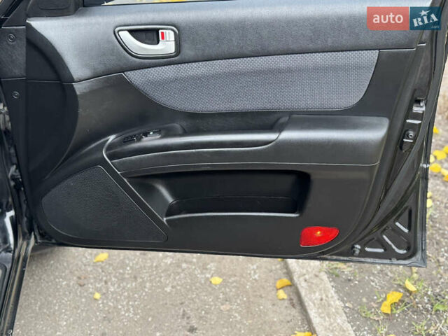 Чорний Хендай Соната, об'ємом двигуна 2 л та пробігом 266 тис. км за 6500 $, фото 19 на Automoto.ua
