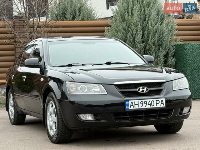 Черный Хендай Соната, объемом двигателя 2 л и пробегом 217 тыс. км за 6200 $, фото 10 на Automoto.ua