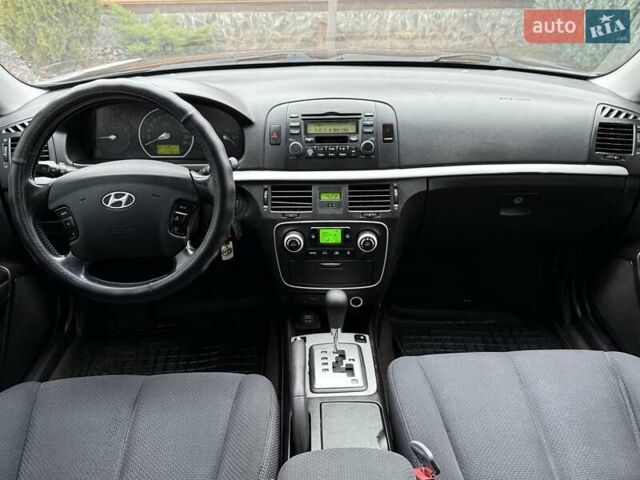 Черный Хендай Соната, объемом двигателя 2 л и пробегом 217 тыс. км за 6200 $, фото 50 на Automoto.ua