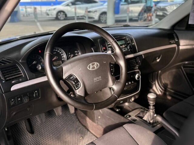 Черный Хендай Соната, объемом двигателя 0 л и пробегом 316 тыс. км за 5200 $, фото 6 на Automoto.ua