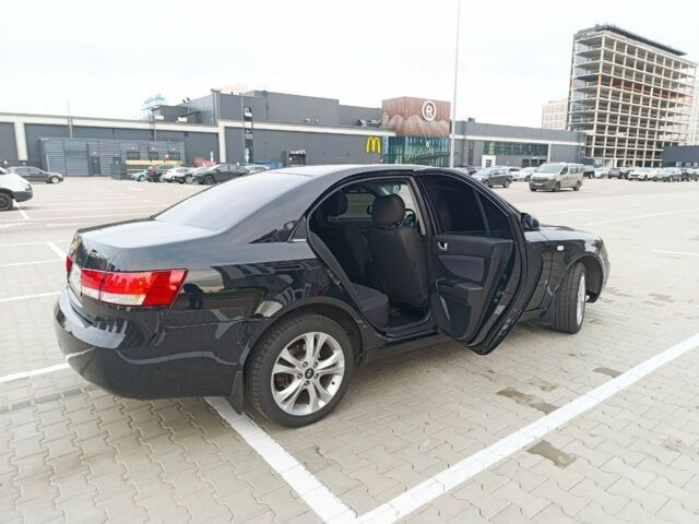 Черный Хендай Соната, объемом двигателя 2 л и пробегом 242 тыс. км за 5750 $, фото 22 на Automoto.ua