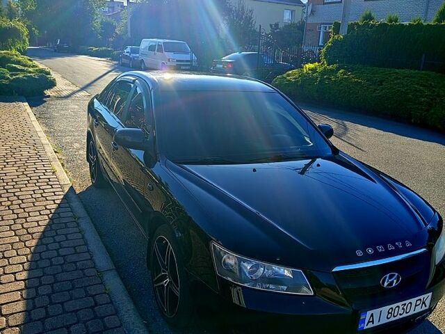 Черный Хендай Соната, объемом двигателя 2 л и пробегом 320 тыс. км за 6200 $, фото 5 на Automoto.ua