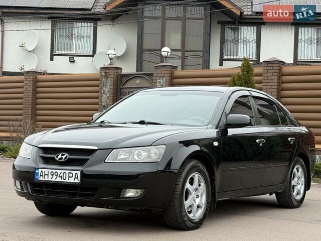 Черный Хендай Соната, объемом двигателя 2 л и пробегом 217 тыс. км за 6200 $, фото 5 на Automoto.ua