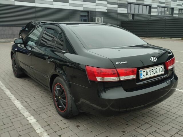 Черный Хендай Соната, объемом двигателя 2 л и пробегом 244 тыс. км за 6000 $, фото 5 на Automoto.ua