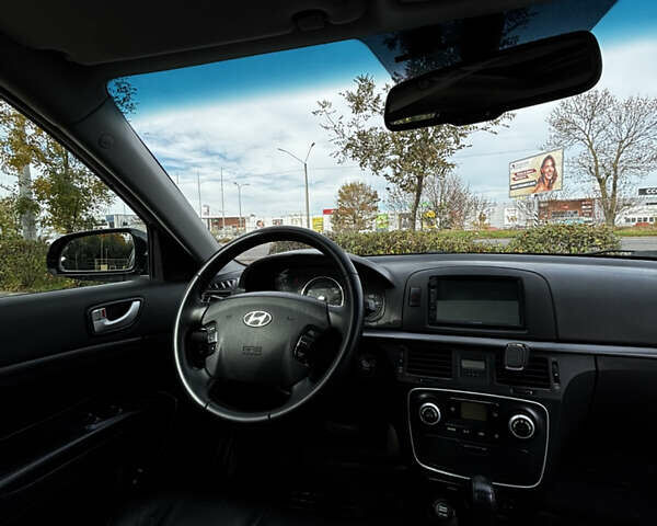 Чорний Хендай Соната, об'ємом двигуна 3.3 л та пробігом 166 тис. км за 6500 $, фото 15 на Automoto.ua