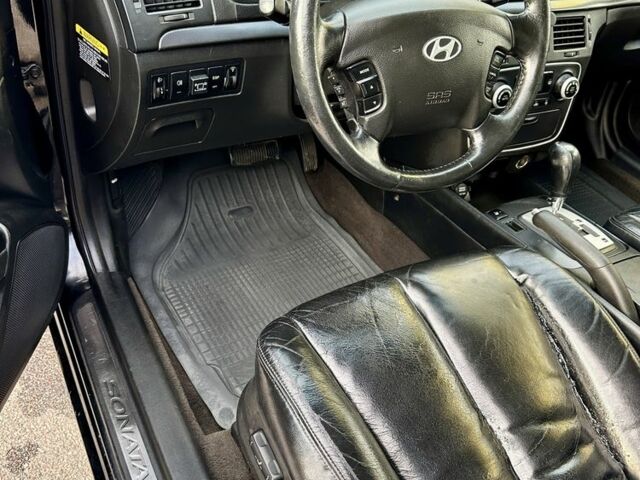 Чорний Хендай Соната, об'ємом двигуна 2.4 л та пробігом 270 тис. км за 4900 $, фото 20 на Automoto.ua