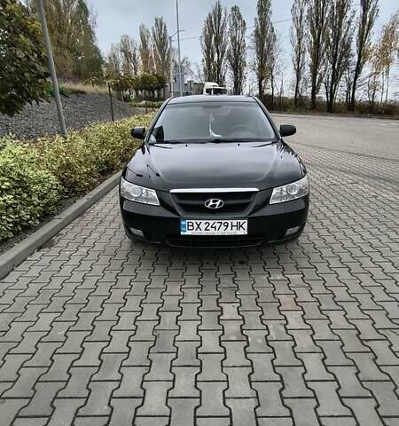 Черный Хендай Соната, объемом двигателя 2 л и пробегом 172 тыс. км за 6100 $, фото 6 на Automoto.ua