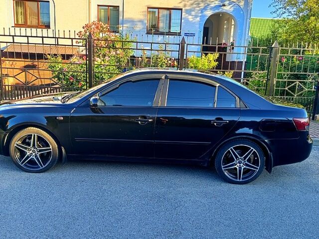 Черный Хендай Соната, объемом двигателя 2 л и пробегом 320 тыс. км за 6200 $, фото 2 на Automoto.ua