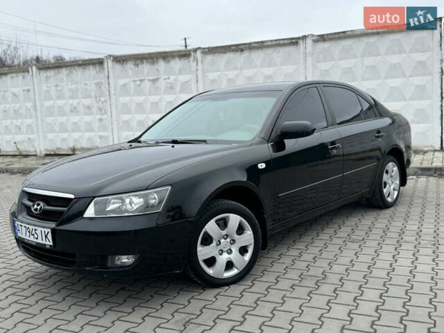 Черный Хендай Соната, объемом двигателя 2 л и пробегом 239 тыс. км за 5200 $, фото 2 на Automoto.ua
