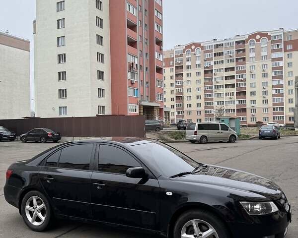 Черный Хендай Соната, объемом двигателя 2.4 л и пробегом 214 тыс. км за 7000 $, фото 1 на Automoto.ua