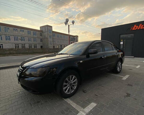 Черный Хендай Соната, объемом двигателя 2 л и пробегом 395 тыс. км за 4650 $, фото 9 на Automoto.ua