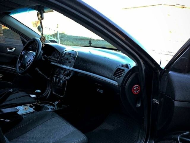 Черный Хендай Соната, объемом двигателя 2 л и пробегом 320 тыс. км за 5299 $, фото 7 на Automoto.ua