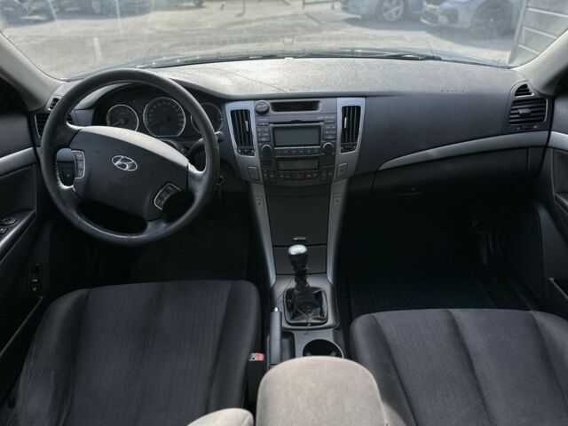 Черный Хендай Соната, объемом двигателя 2 л и пробегом 270 тыс. км за 5450 $, фото 14 на Automoto.ua