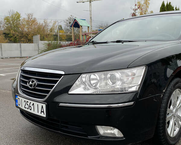 Чорний Хендай Соната, об'ємом двигуна 2 л та пробігом 150 тис. км за 6800 $, фото 26 на Automoto.ua