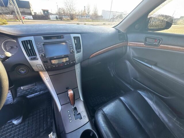 Чорний Хендай Соната, об'ємом двигуна 3.3 л та пробігом 248 тис. км за 6500 $, фото 6 на Automoto.ua