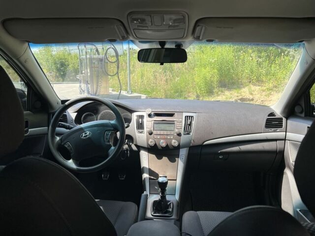 Чорний Хендай Соната, об'ємом двигуна 2 л та пробігом 173 тис. км за 6000 $, фото 6 на Automoto.ua