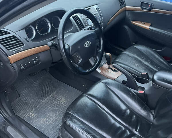 Чорний Хендай Соната, об'ємом двигуна 2.36 л та пробігом 220 тис. км за 3950 $, фото 7 на Automoto.ua