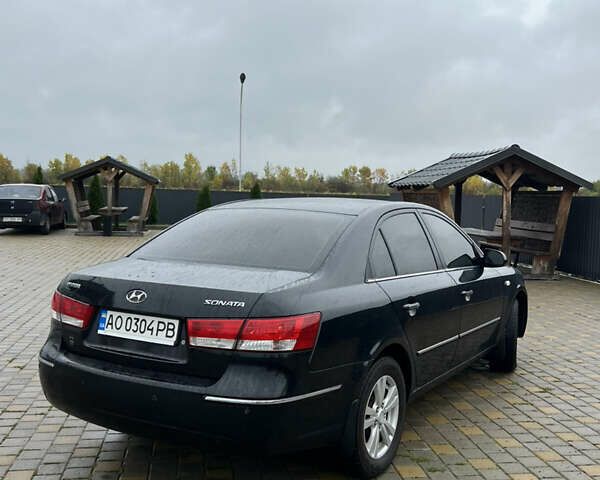 Чорний Хендай Соната, об'ємом двигуна 2 л та пробігом 281 тис. км за 5700 $, фото 2 на Automoto.ua