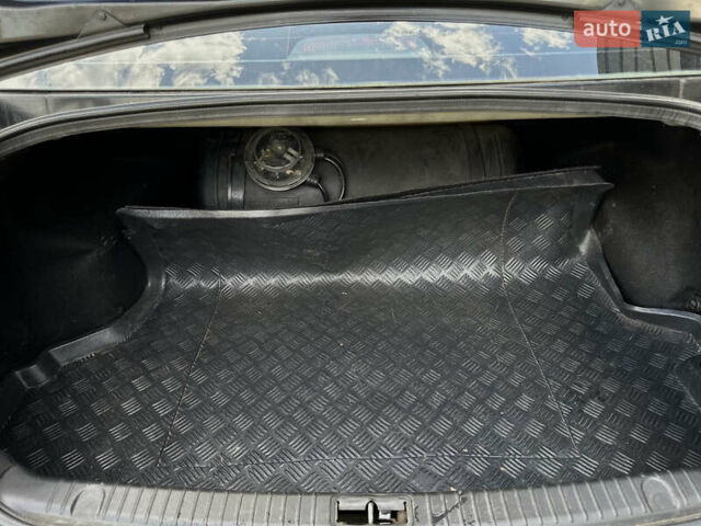 Черный Хендай Соната, объемом двигателя 2 л и пробегом 270 тыс. км за 5400 $, фото 15 на Automoto.ua
